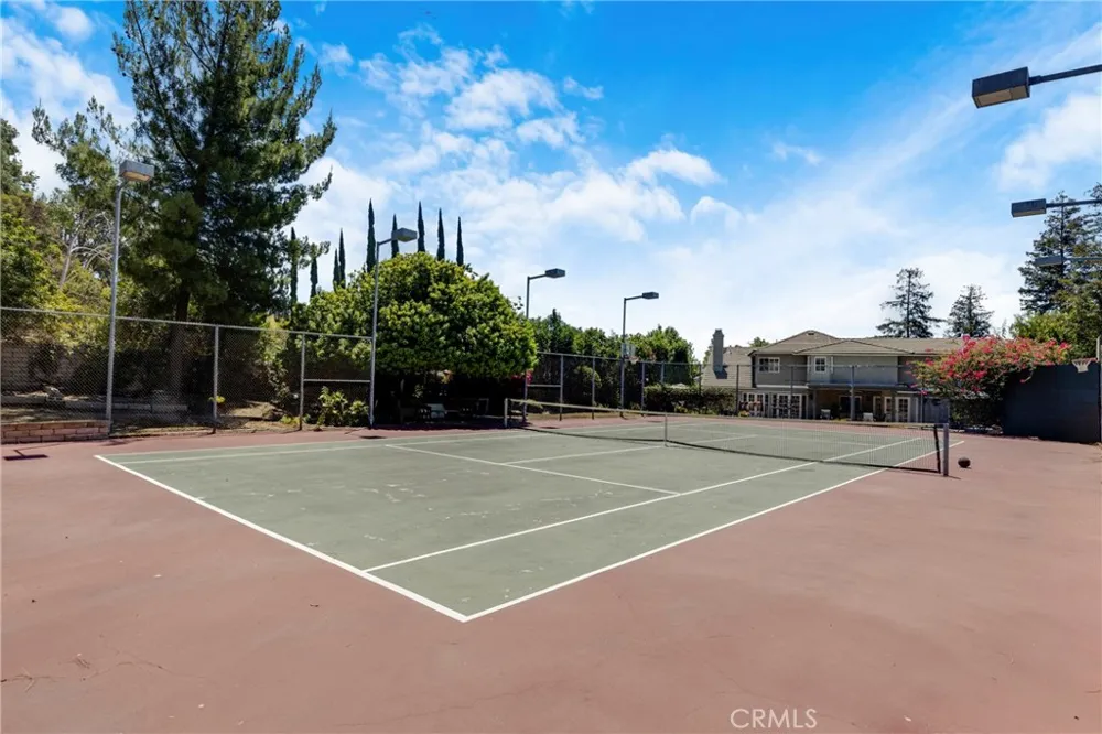 21335 Dove Chatsworth, CA 91311