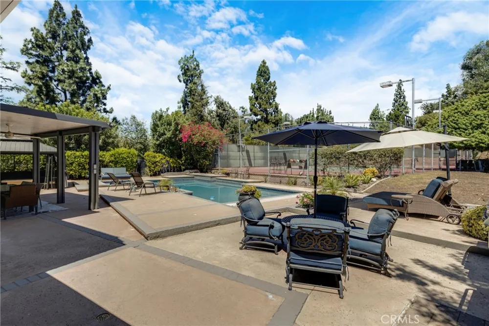 21335 Dove Chatsworth, CA 91311