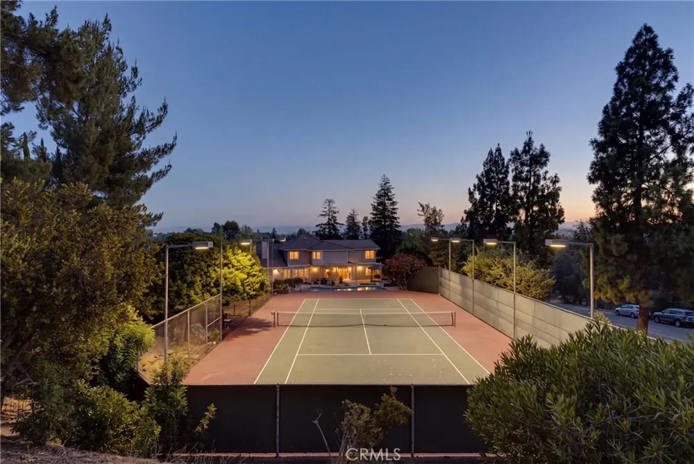 21335 Dove Chatsworth, CA 91311