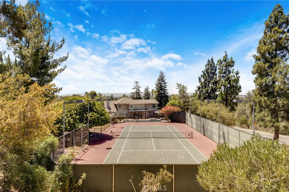 21335 Dove Chatsworth, CA 91311