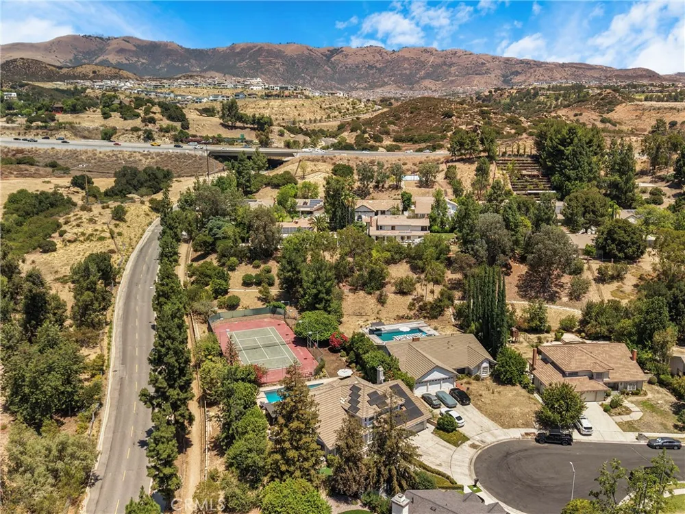 21335 Dove Chatsworth, CA 91311