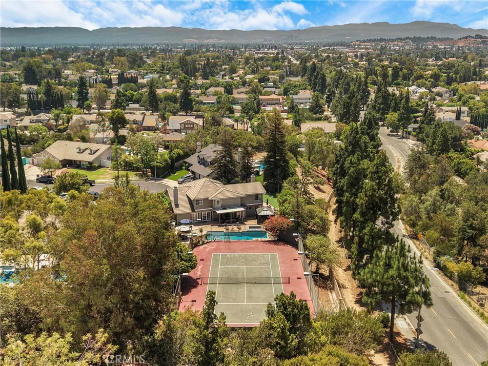 21335 Dove Chatsworth, CA 91311