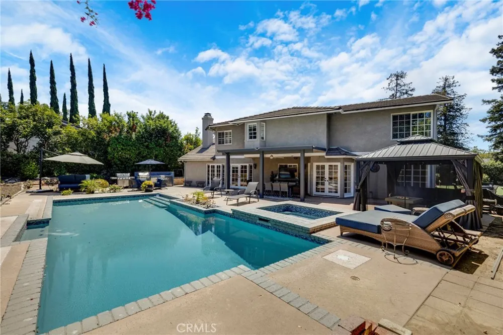 21335 Dove Chatsworth, CA 91311