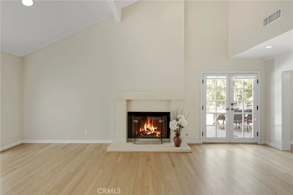 21335 Dove Chatsworth, CA 91311