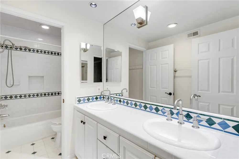 21335 Dove Chatsworth, CA 91311