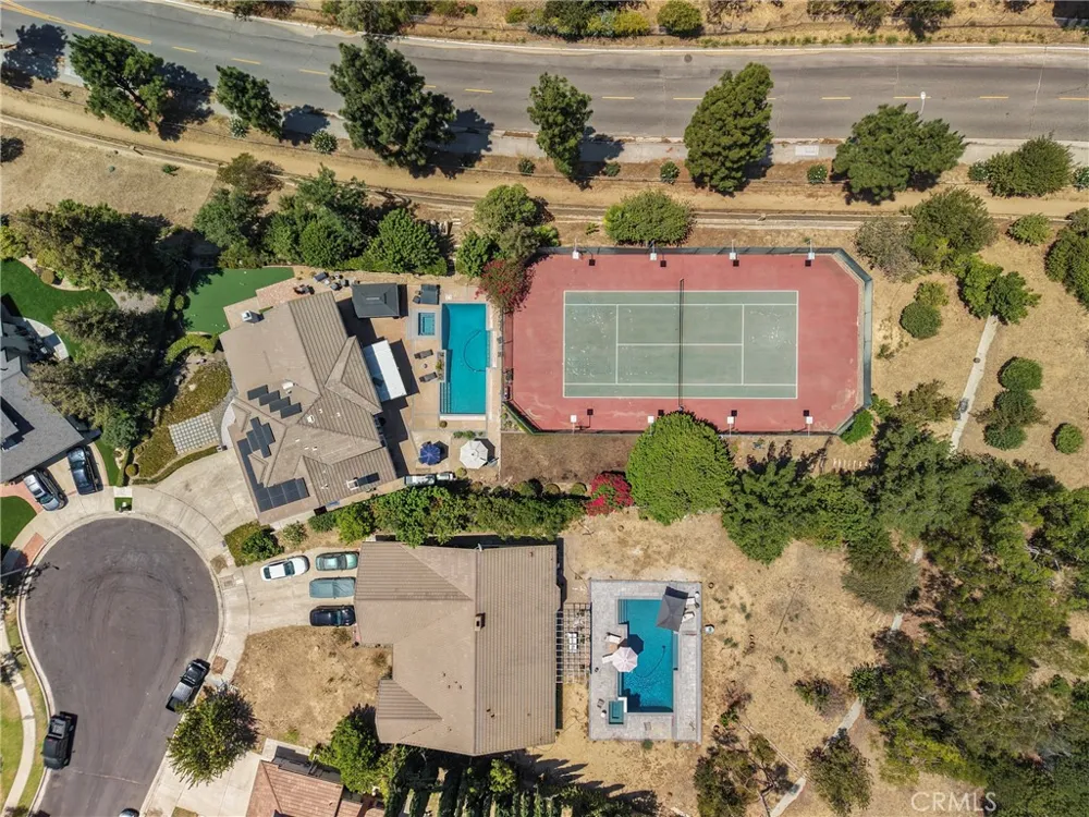 21335 Dove Chatsworth, CA 91311
