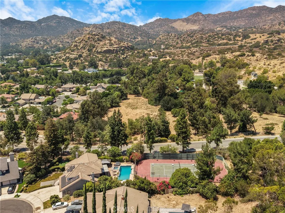 21335 Dove Chatsworth, CA 91311