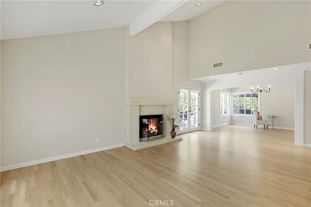 21335 Dove Chatsworth, CA 91311