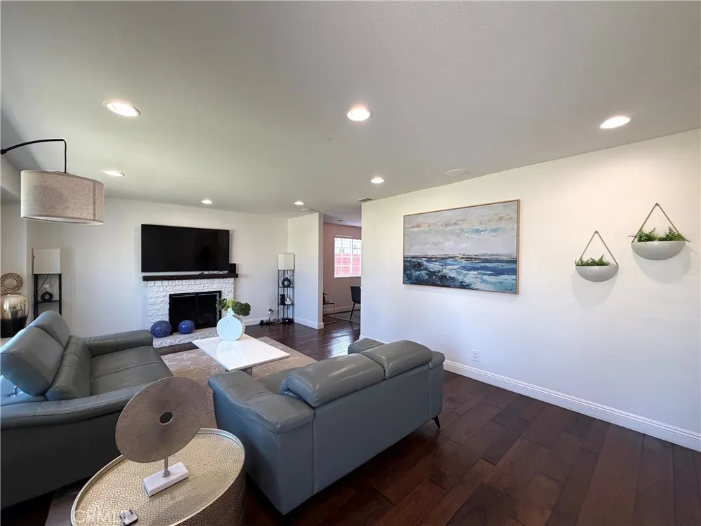 6812 Chapman Garden Grove, CA 92845