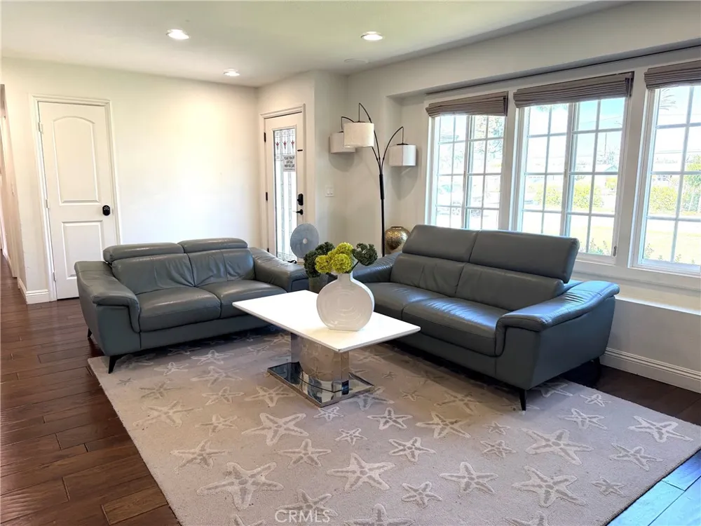 6812 Chapman Garden Grove, CA 92845