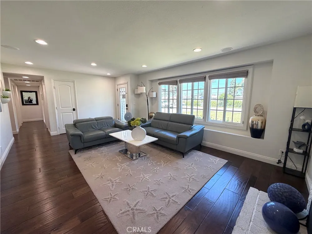 6812 Chapman Garden Grove, CA 92845