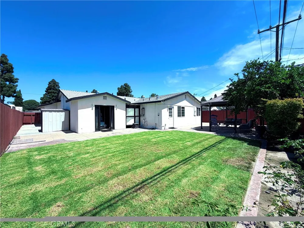 6812 Chapman Garden Grove, CA 92845