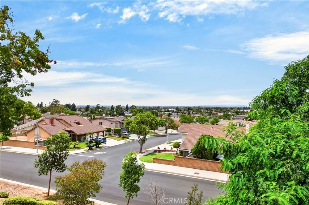 16027 Crestline La Mirada, CA 90638
