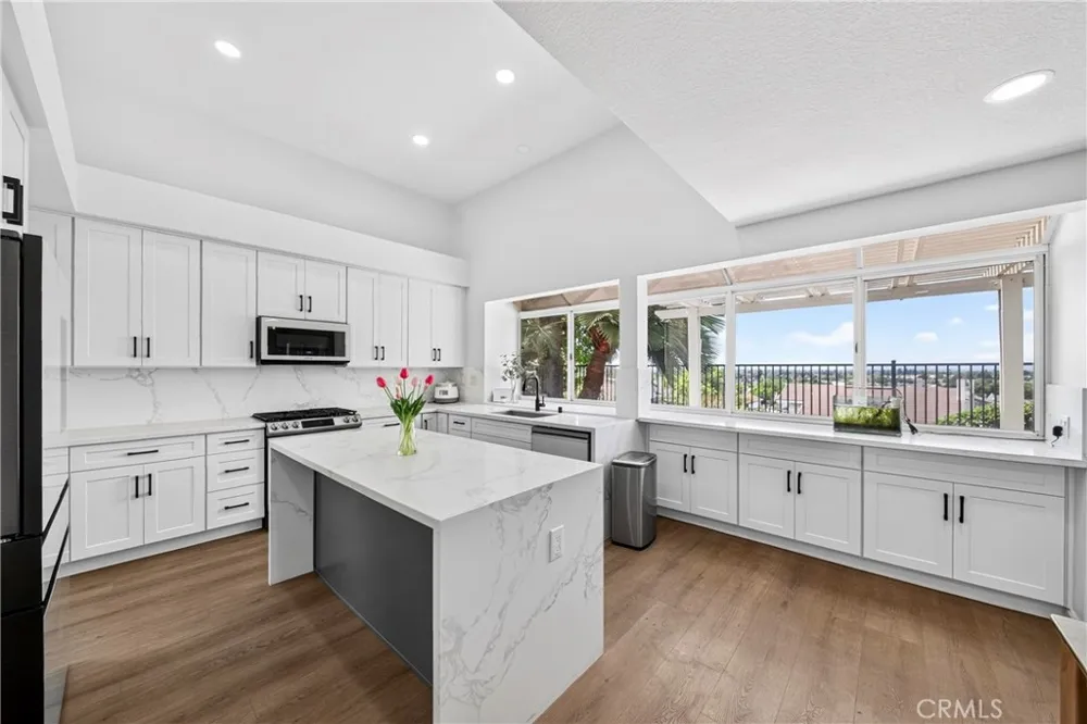 16027 Crestline La Mirada, CA 90638