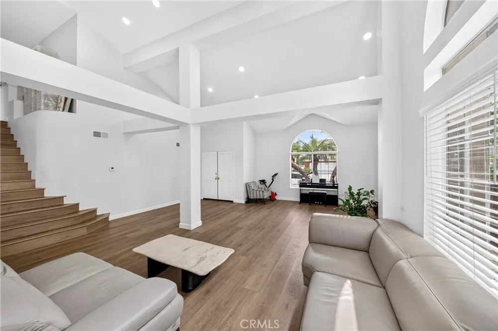16027 Crestline La Mirada, CA 90638