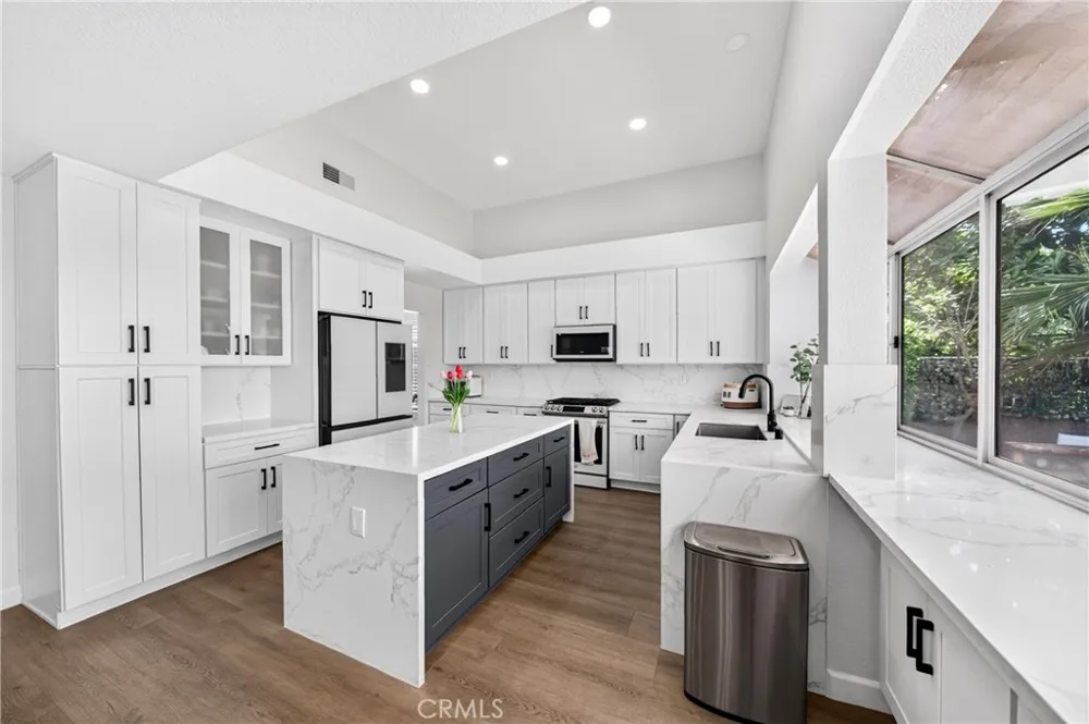 16027 Crestline La Mirada, CA 90638