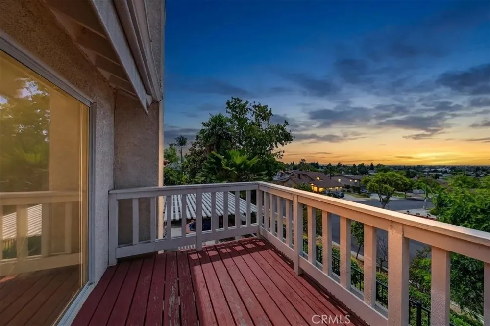 16027 Crestline La Mirada, CA 90638