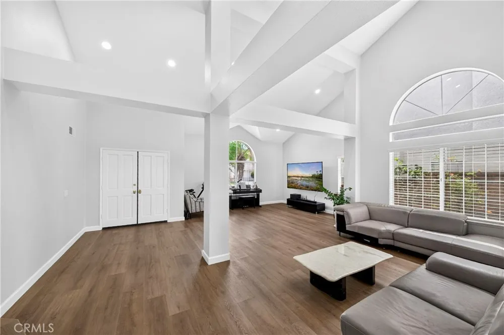 16027 Crestline La Mirada, CA 90638