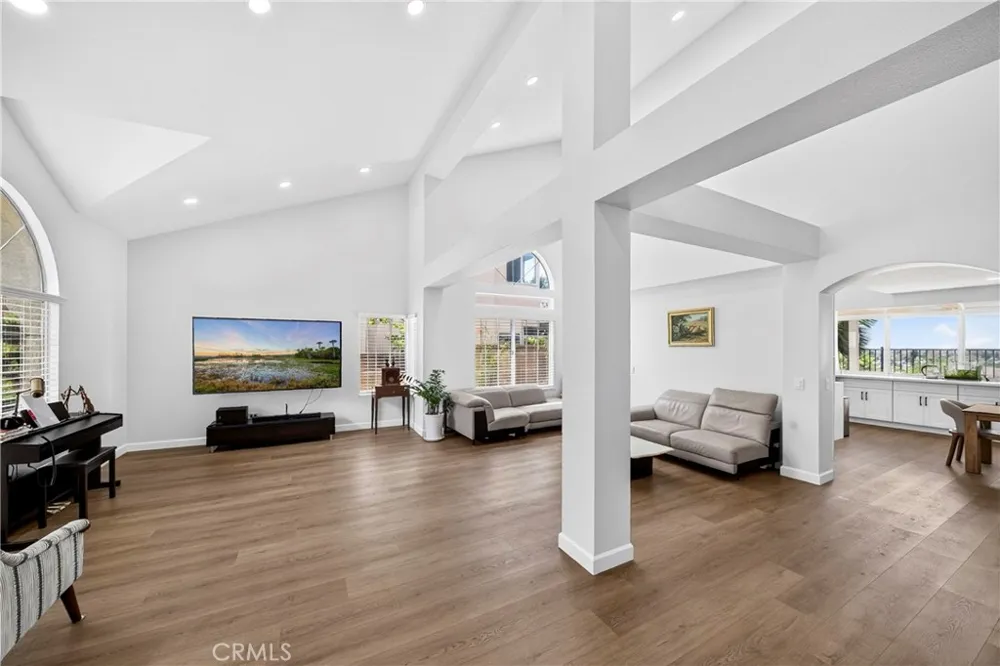 16027 Crestline La Mirada, CA 90638