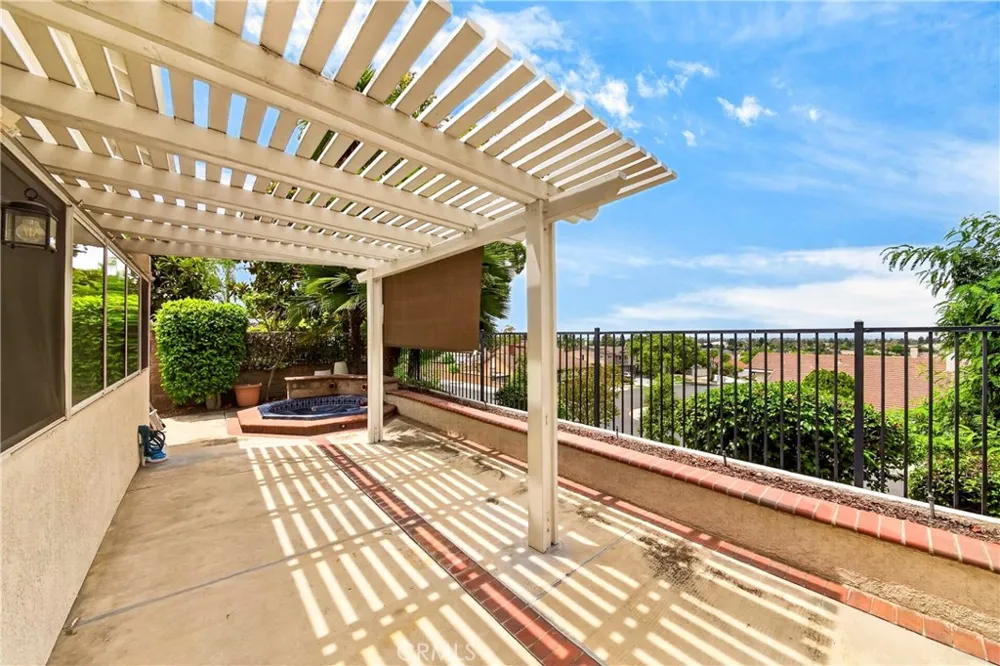 16027 Crestline La Mirada, CA 90638