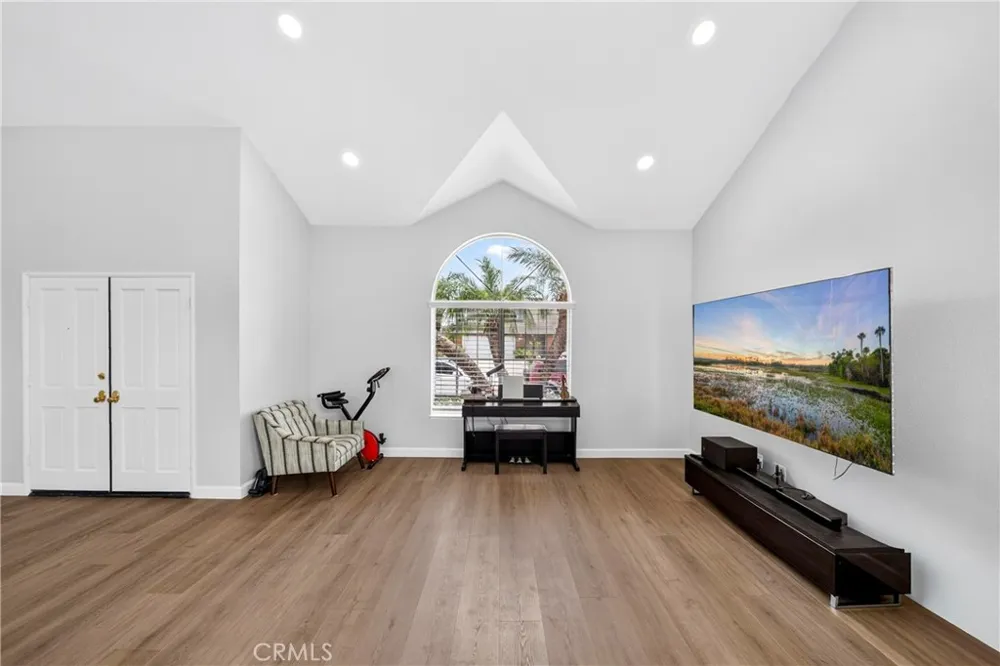 16027 Crestline La Mirada, CA 90638