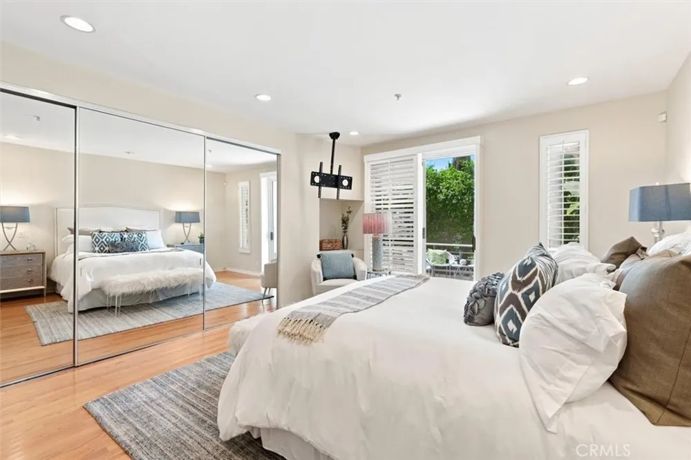 943 14th Street #101 Santa Monica, CA 90403
