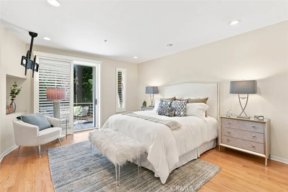 943 14th Street #101 Santa Monica, CA 90403