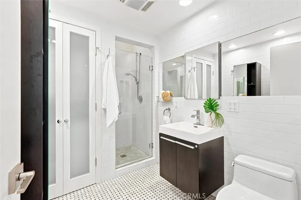 943 14th Street #101 Santa Monica, CA 90403