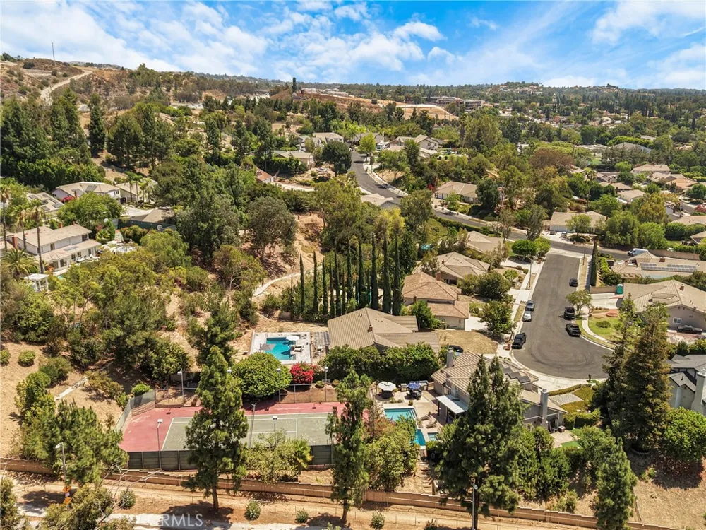 21335 Dove Chatsworth, CA 91311