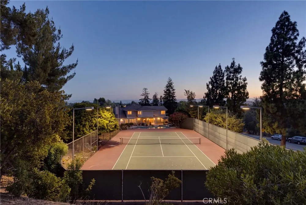 21335 Dove Chatsworth, CA 91311