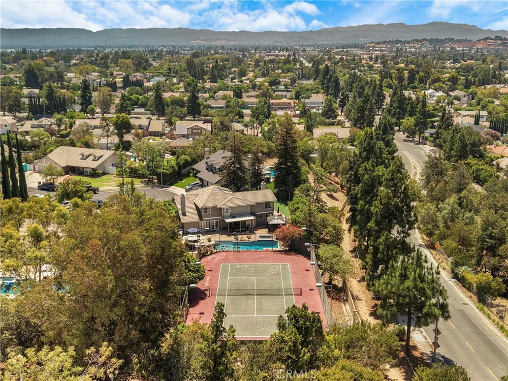 21335 Dove Chatsworth, CA 91311