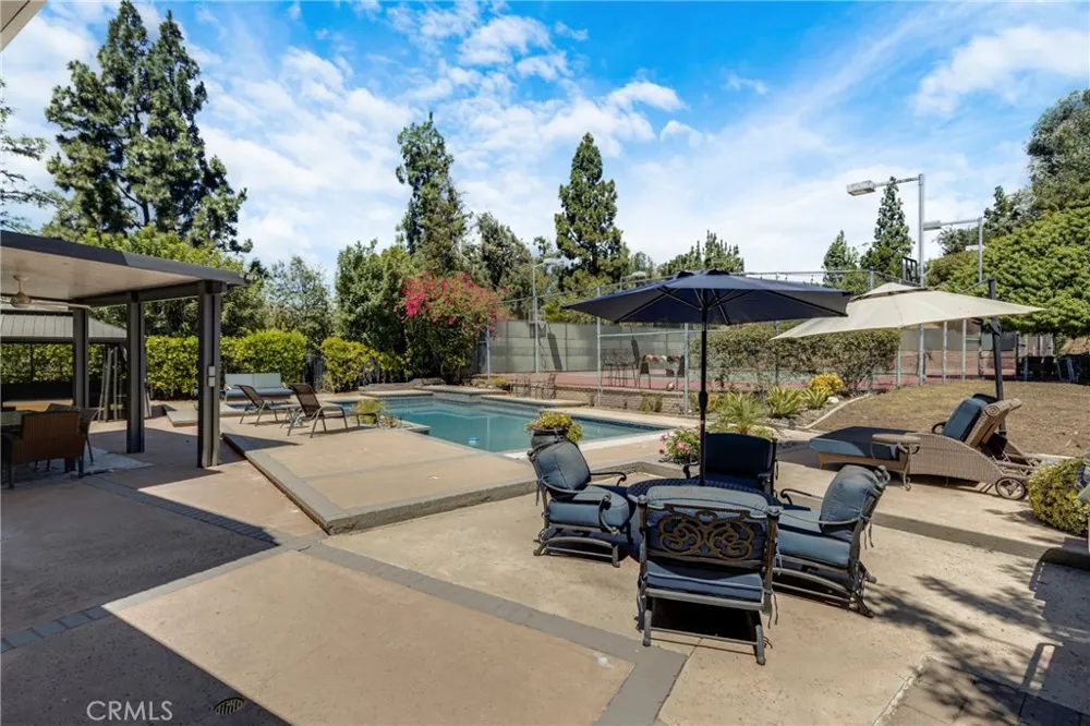 21335 Dove Chatsworth, CA 91311