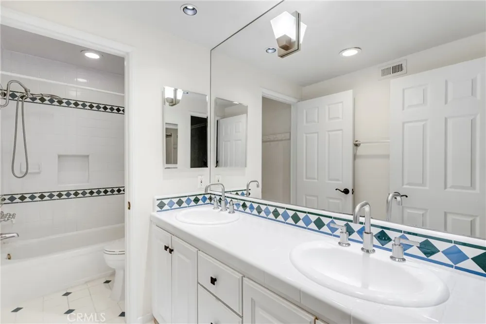 21335 Dove Chatsworth, CA 91311