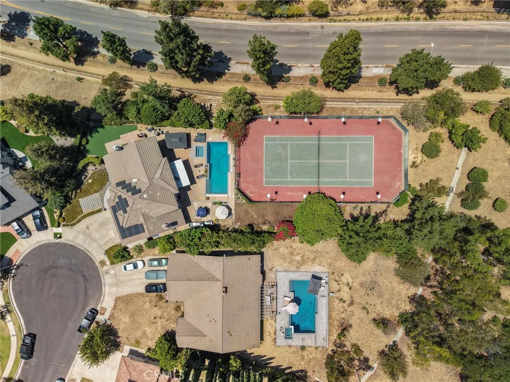 21335 Dove Chatsworth, CA 91311