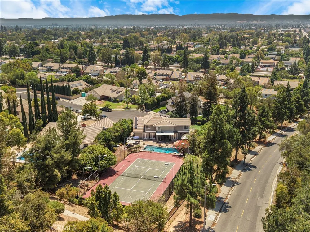 21335 Dove Chatsworth, CA 91311