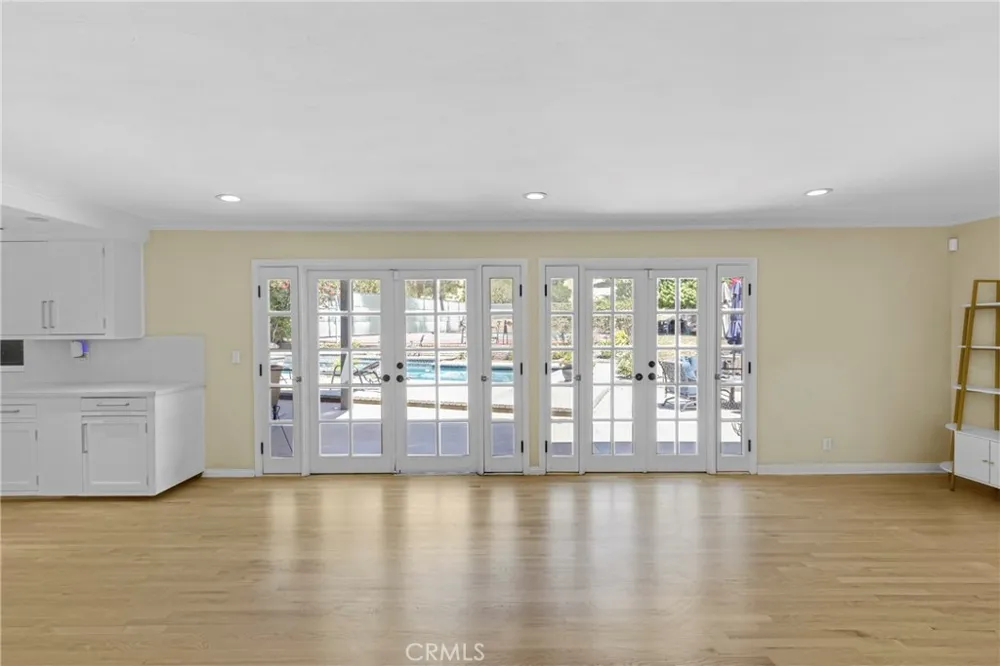 21335 Dove Chatsworth, CA 91311