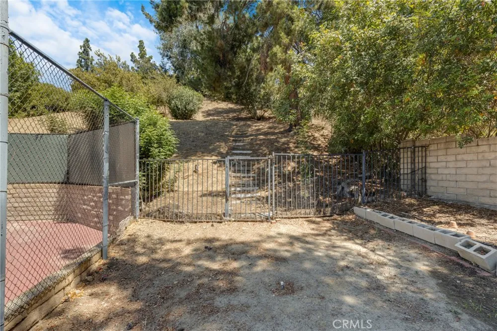 21335 Dove Chatsworth, CA 91311
