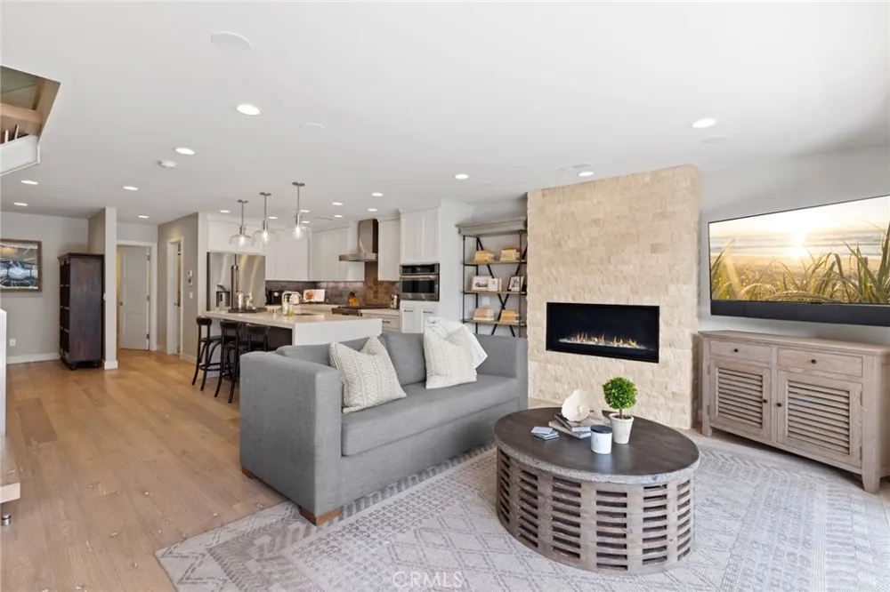 219 Diamond Avenue Newport Beach, CA 92662