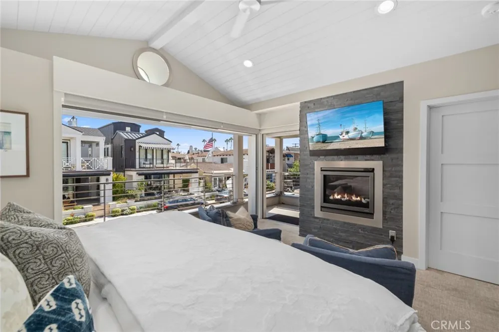 219 Diamond Avenue Newport Beach, CA 92662