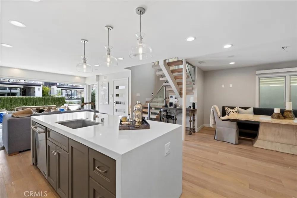 219 Diamond Avenue Newport Beach, CA 92662