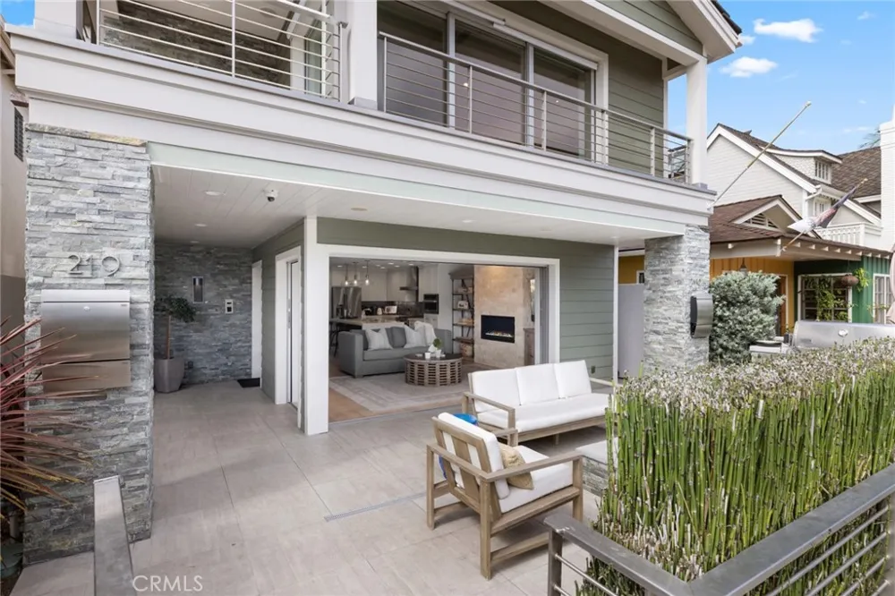 219 Diamond Avenue Newport Beach, CA 92662