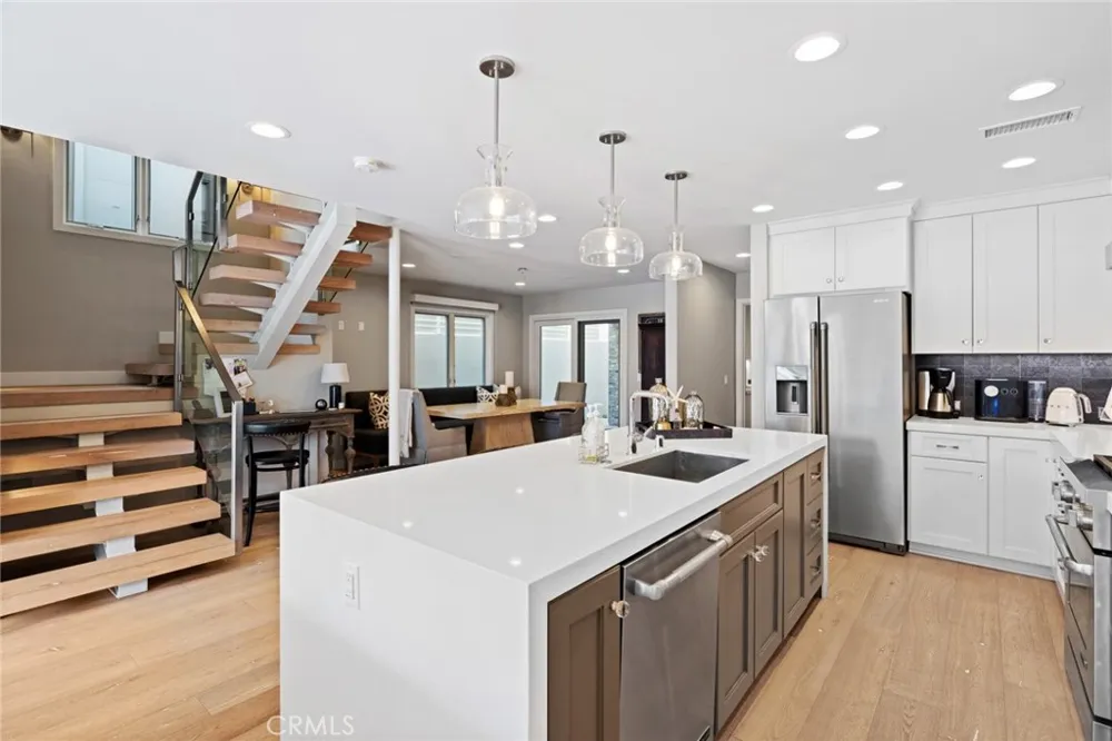 219 Diamond Avenue Newport Beach, CA 92662