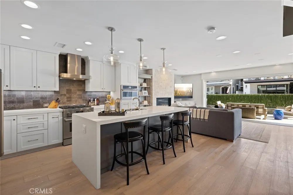 219 Diamond Avenue Newport Beach, CA 92662