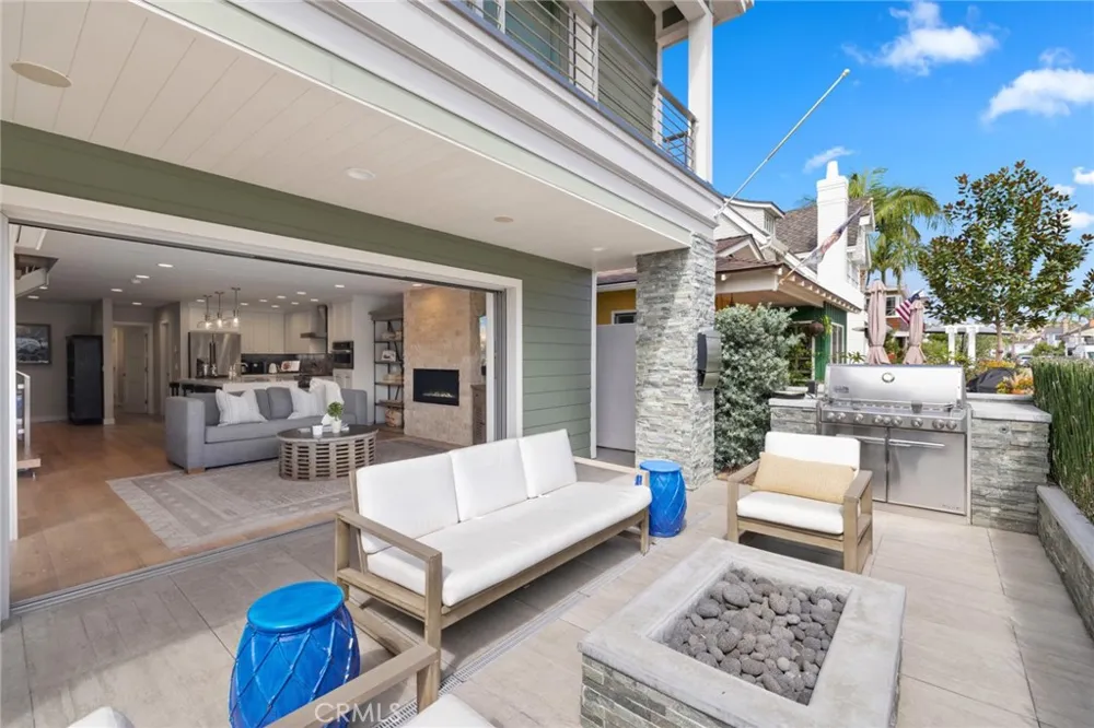 219 Diamond Avenue Newport Beach, CA 92662