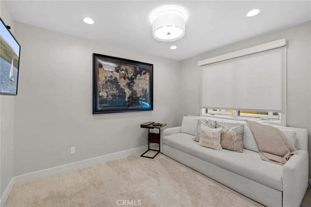 219 Diamond Avenue Newport Beach, CA 92662
