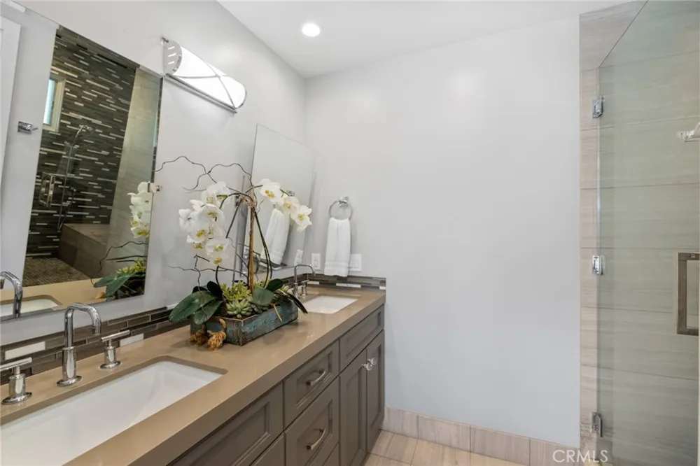 219 Diamond Avenue Newport Beach, CA 92662