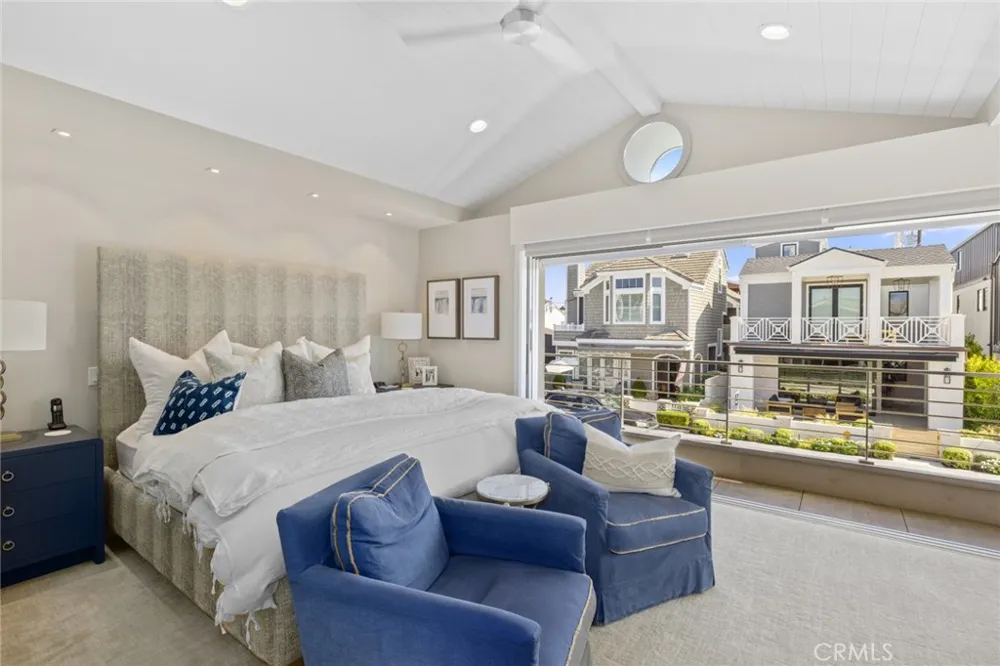 219 Diamond Avenue Newport Beach, CA 92662