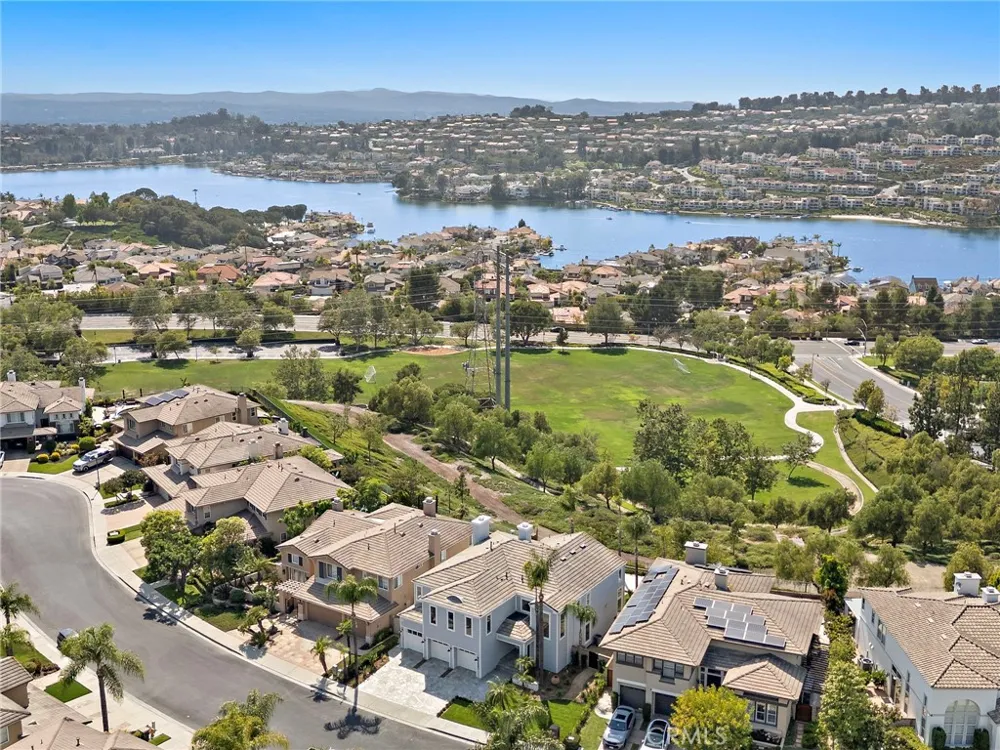 22661 Sweetmeadow Mission Viejo, CA 92692