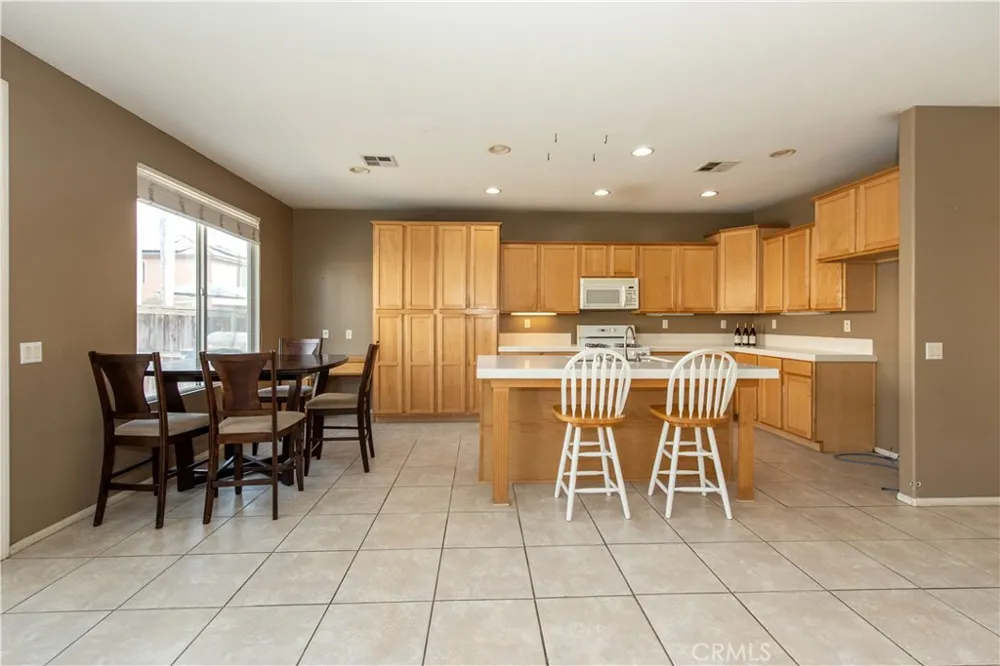 7182 Wild Lilac Court Eastvale, CA 92880