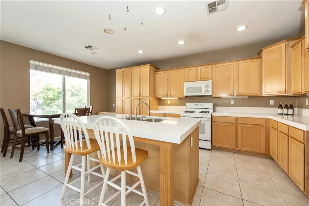 7182 Wild Lilac Court Eastvale, CA 92880